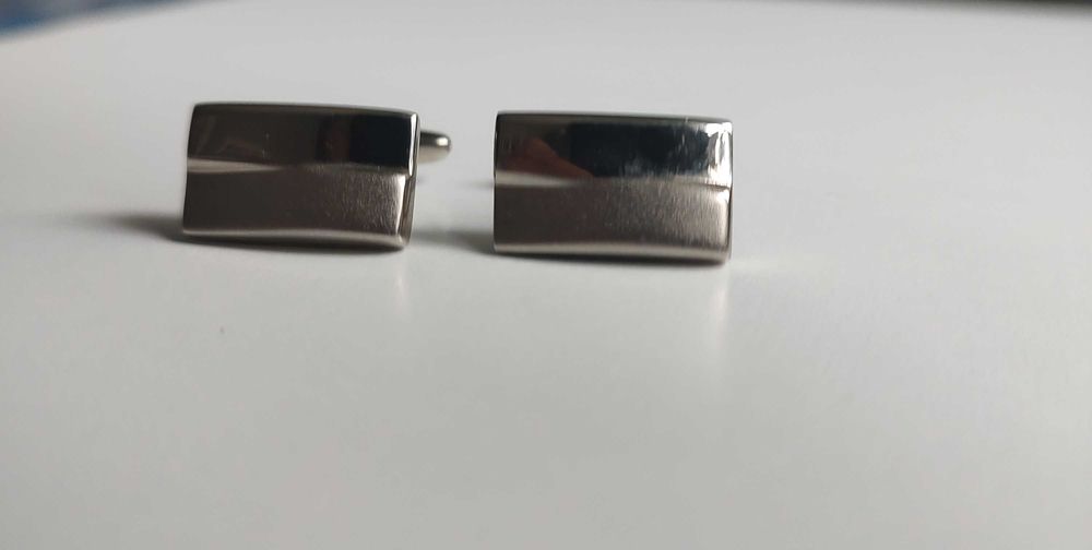 Wyjątkowe spinki do mankietów.