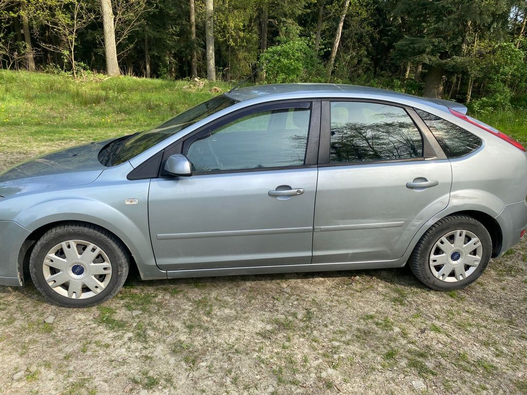 Ford Focus 1.6 benzyna + hak