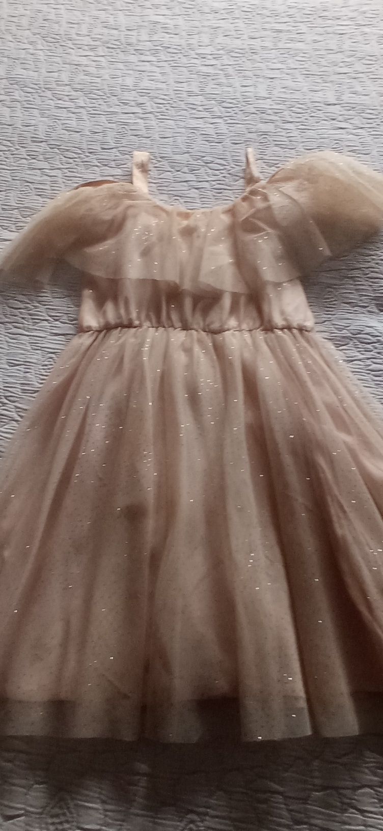 Vestido rosa com brilhantes idade 7 anos