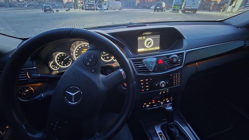 Mersedes чорний на чорному)))