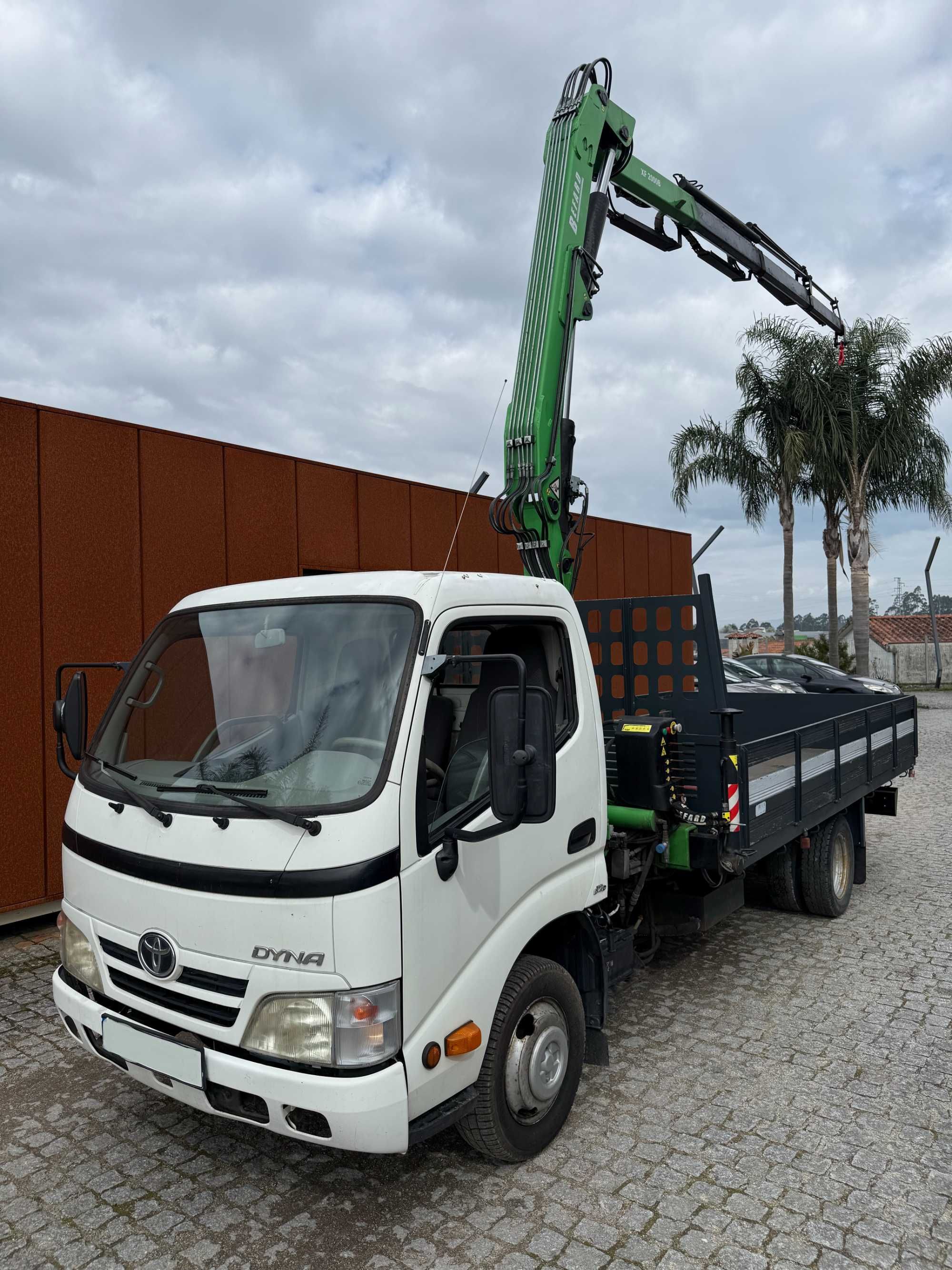 Carrinha Toyota dyna com grua