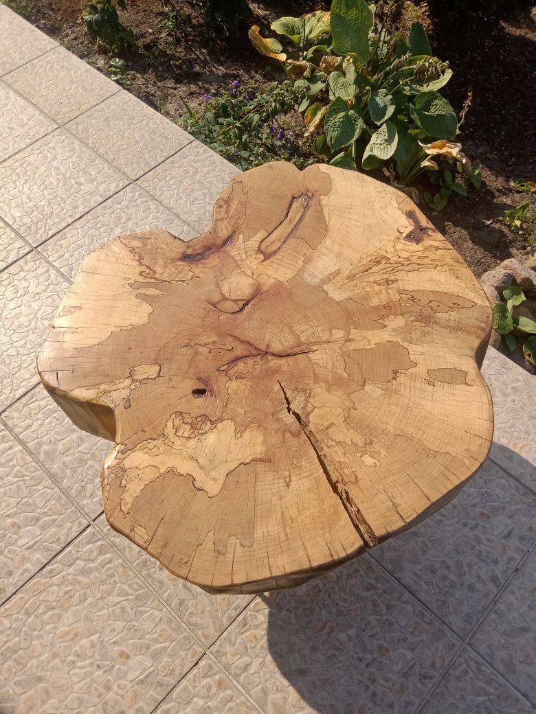 Stolik z plastra drewna