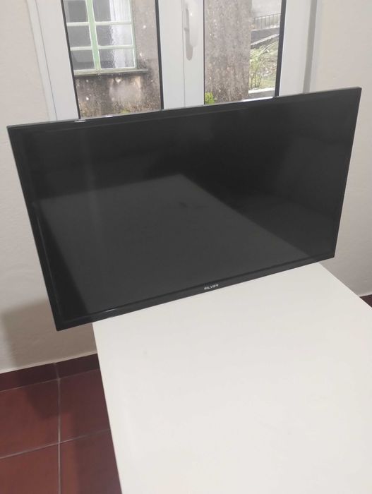 TV SILVER HD 32'  Modelo IP LE32/495523 Muito nova.