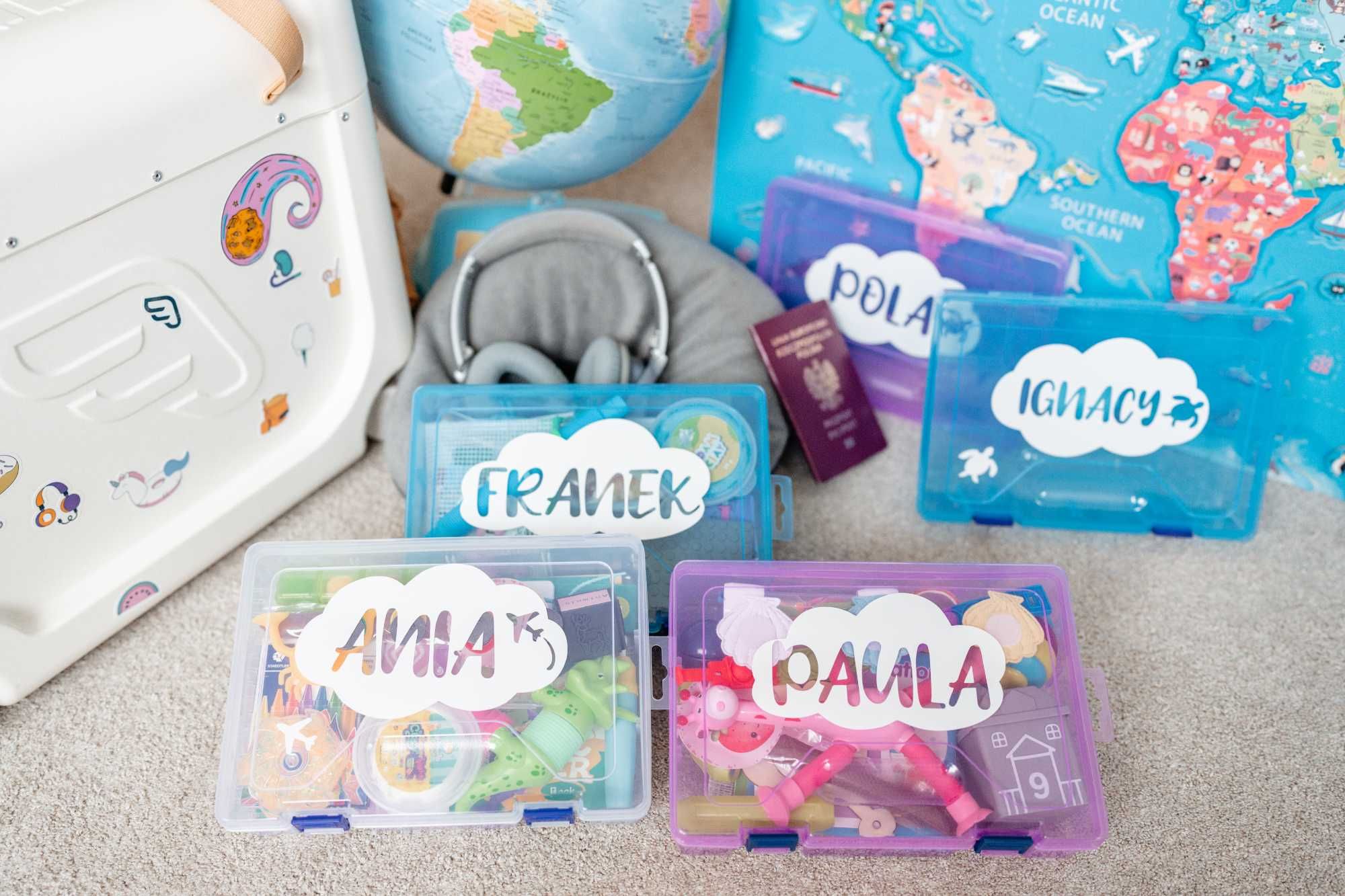 TRAVEL BOX Zestaw zabawek na podróż [0-18 miesięcy]
