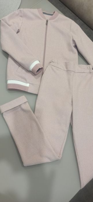 Костюм шкільний на худеньку дівчинку 7-9 років.