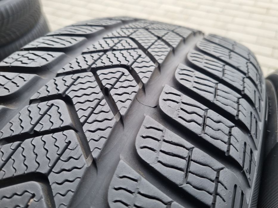 215/55/17 94H Pirelli Sottozero 3  6,5mm