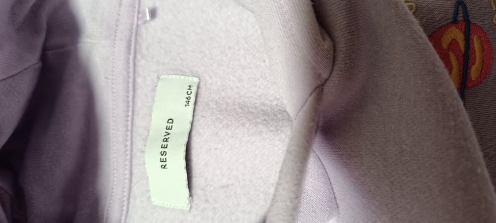 Ciepły dłuższy swetr w rozmiarze 146 .Reserved