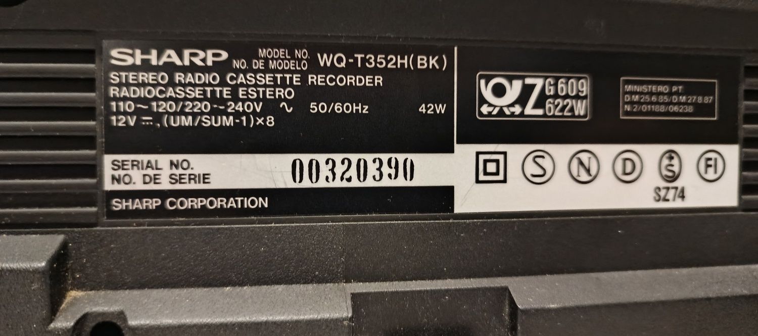Radiomagnetofon Sharp WQ-T352H(BK) – uszkodzony. Optycznie bdb.