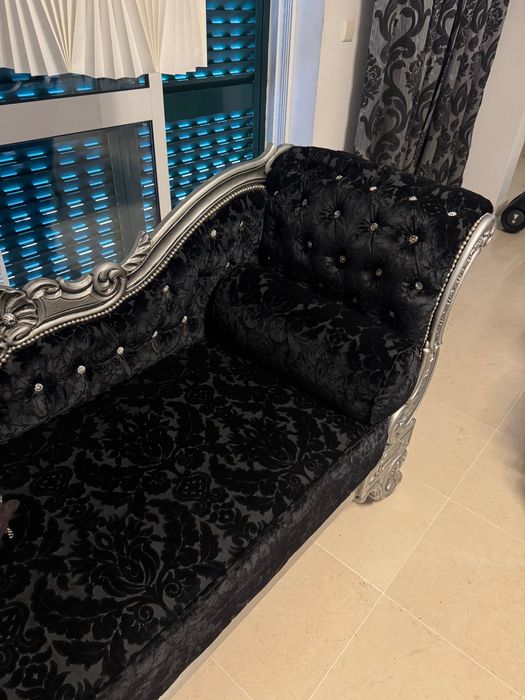 Sofás e Poltrona Barrocos em Veludo, mesa e 6 cadeiras