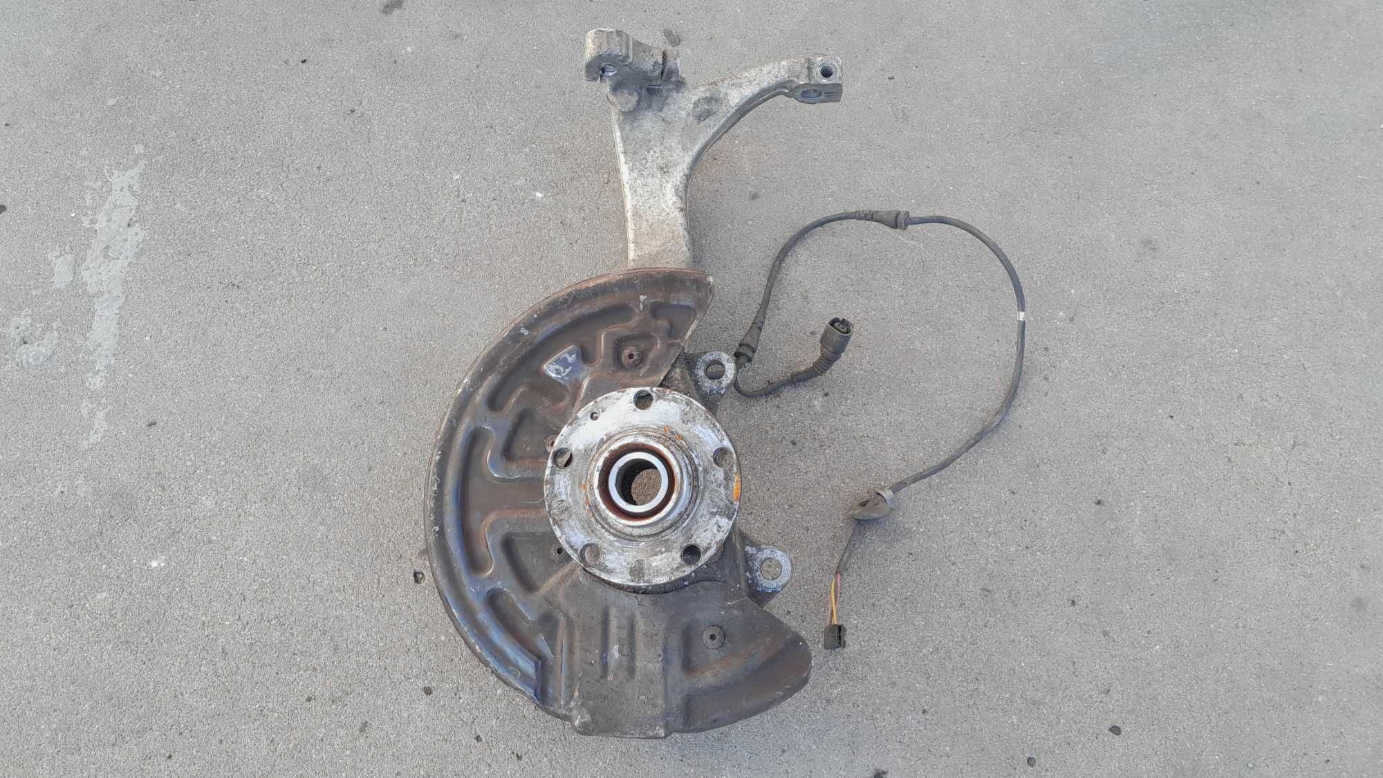 Zwrotnica aluminiowa LEWA przód przednia kompletna AUDI A6 C5 LIFT