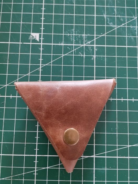 Porta moedas triângulo em pele handmade