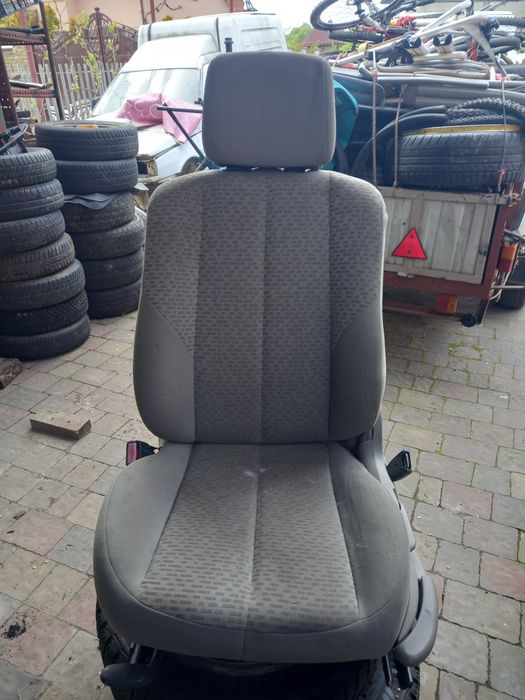 Сидіння автомобільні передні та задні