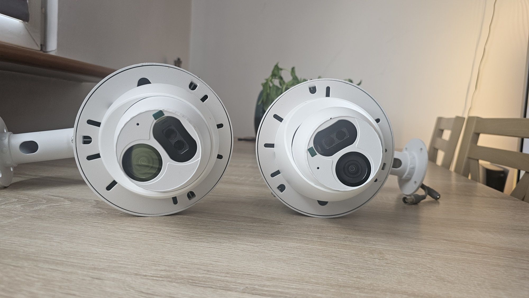 2 x Kamera BCS Basic BCS-B-EA15FSR4(2.0 ) plus uchwyty ścienne