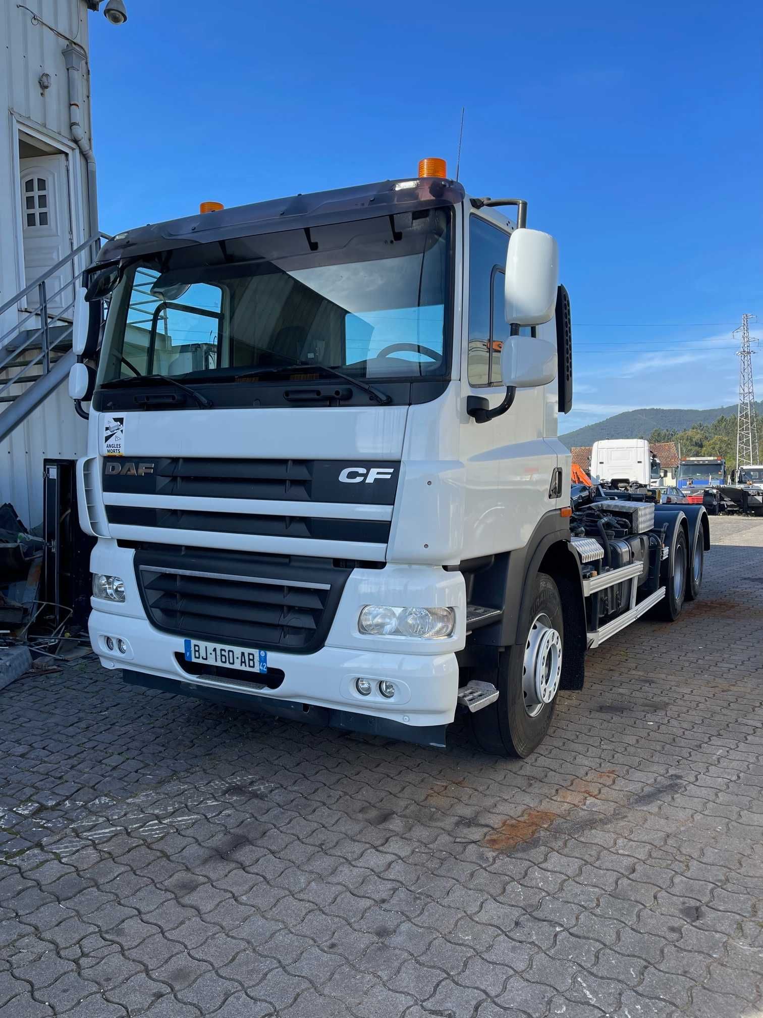 CAMIÃO BENNE DAF CF 85.460 6X2