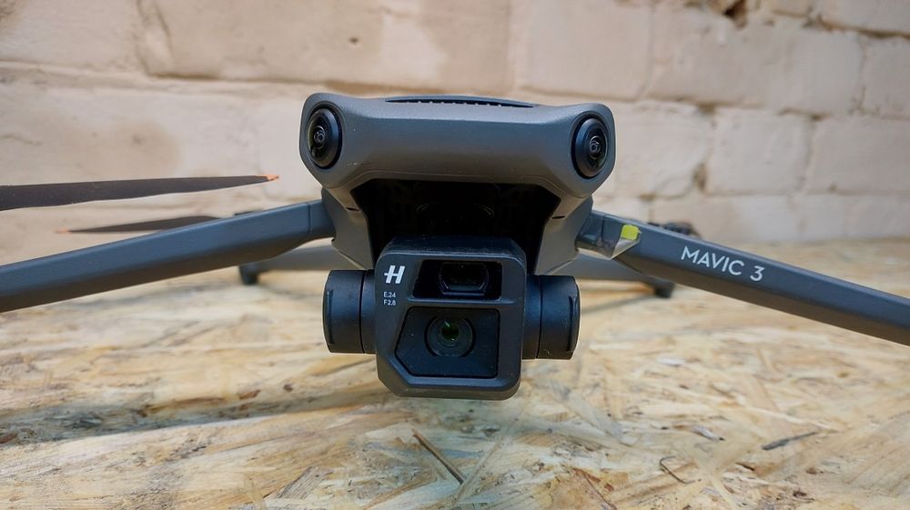 Квадрокоптер DJI Mavic 3 Fly More Combo