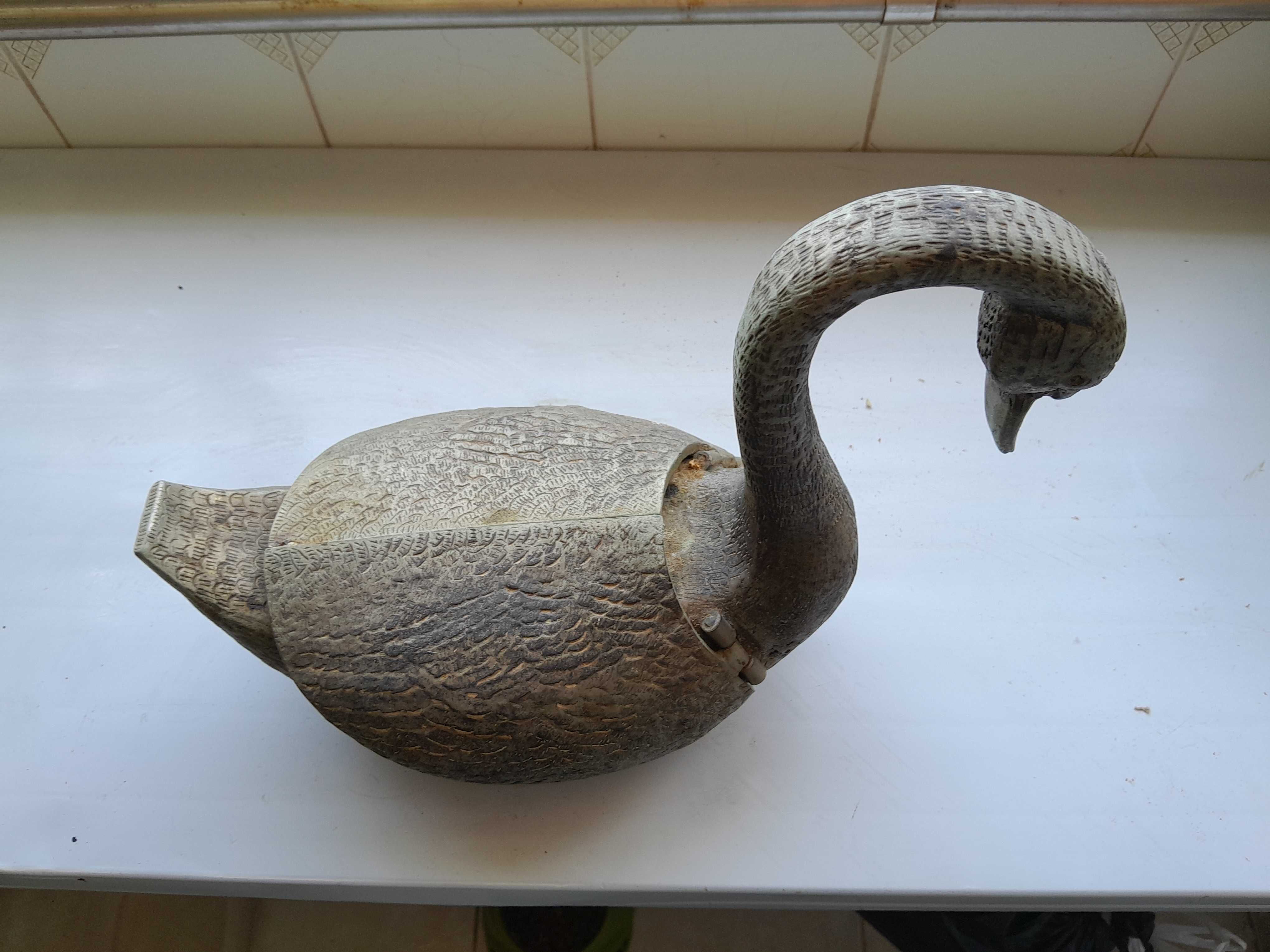 Pato decorativo em metal