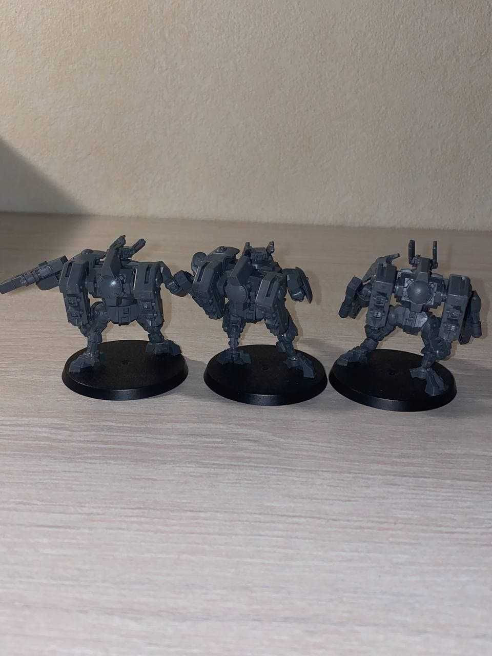 Warhammer 40,000 Tau empire XV8 Crisis Battlesuit Team