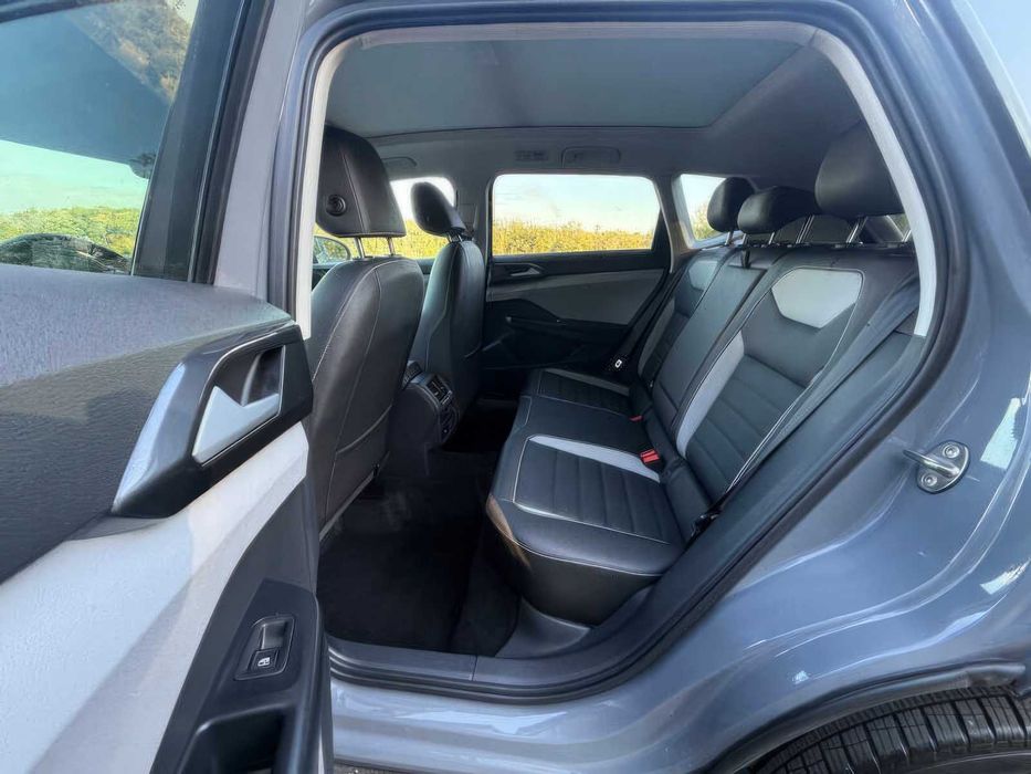 Volkswagen Taos      2024