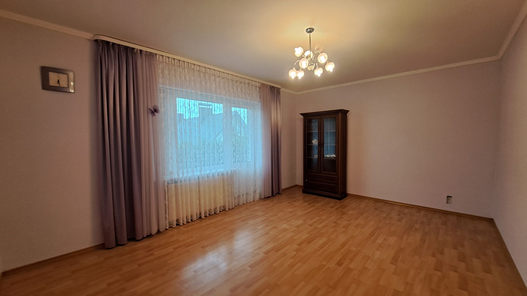 Продаж  двоповерхового будинку