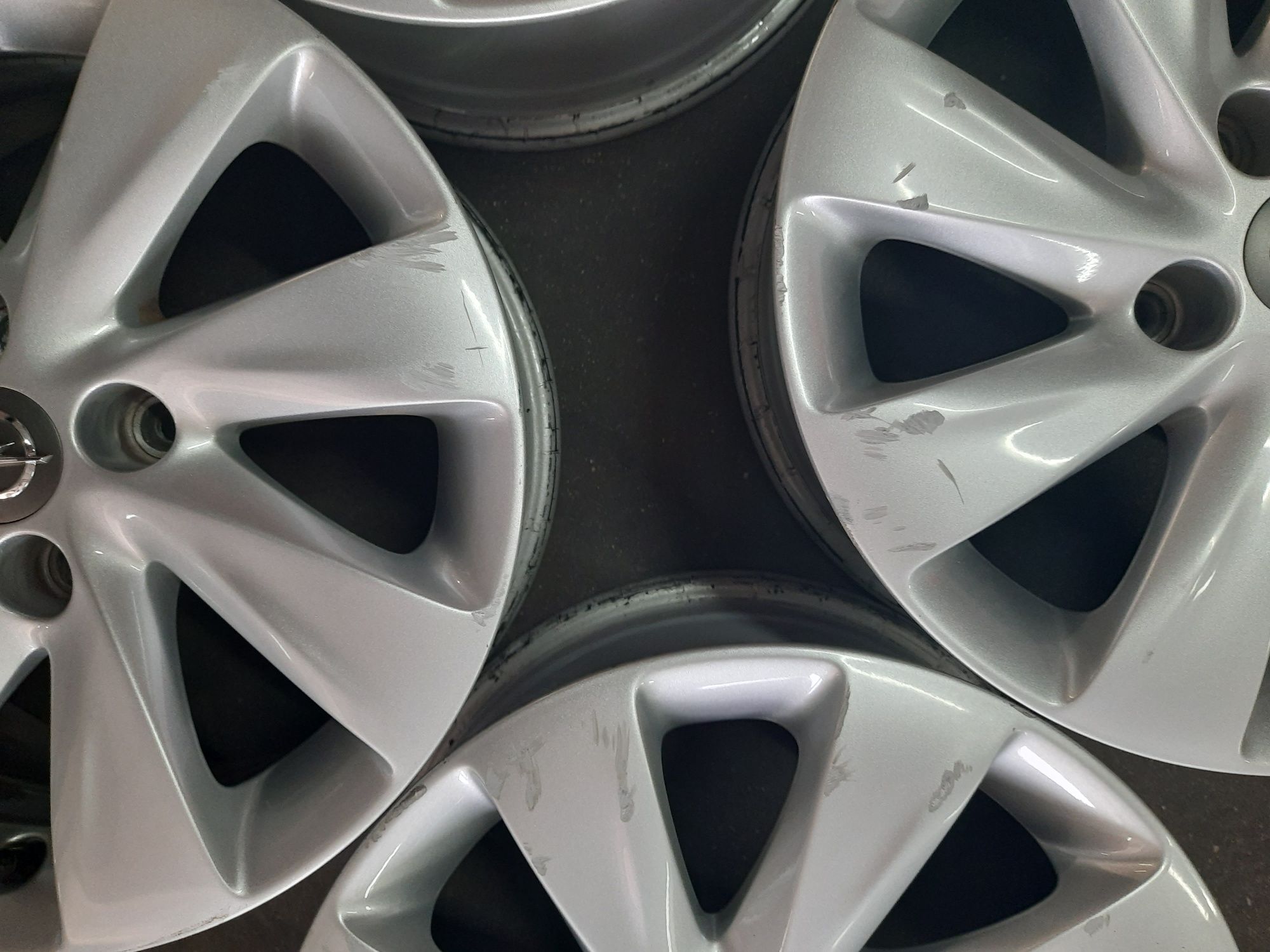 (050) Felgi 15" 4x100 ET 39 6j - Opel