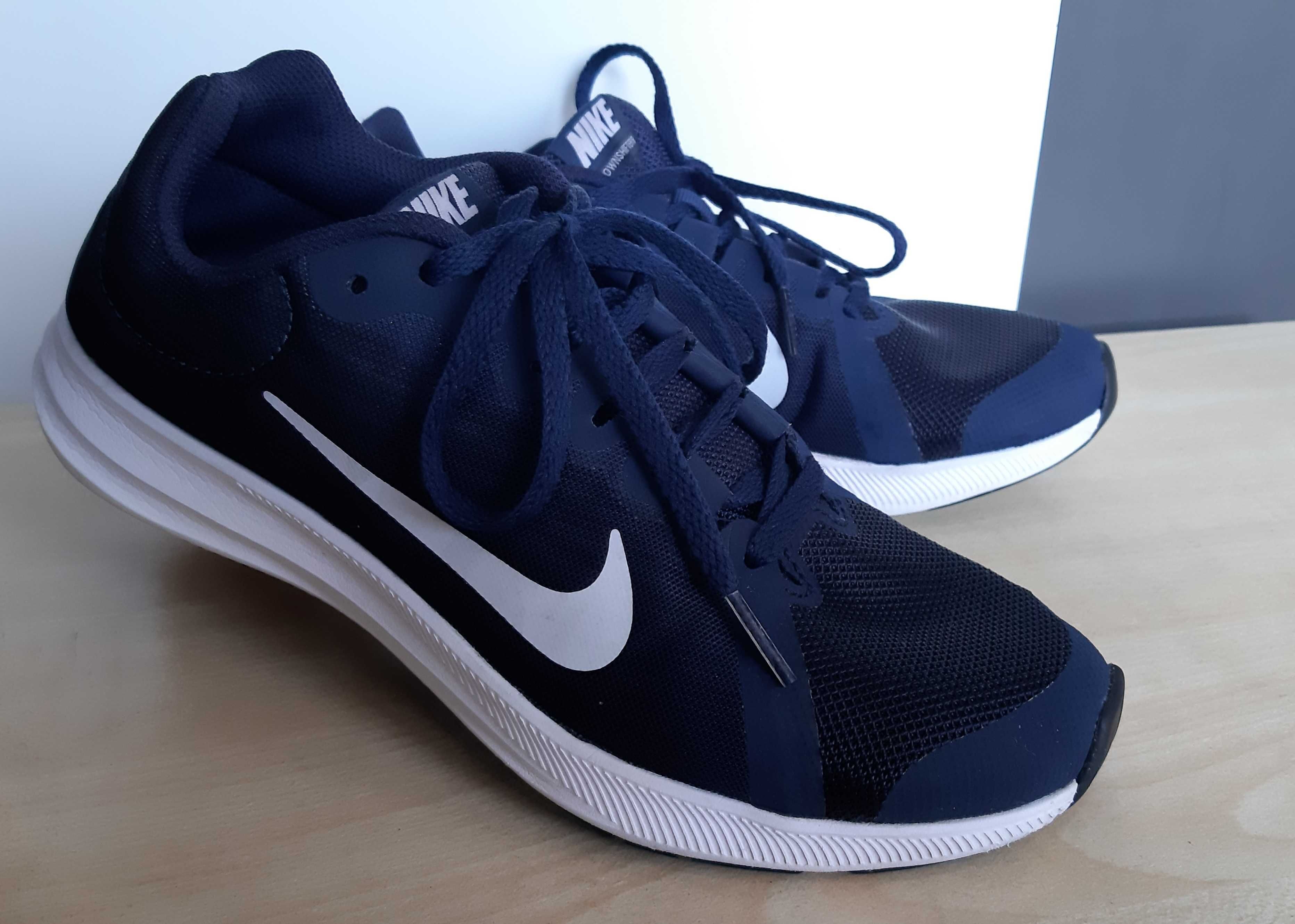 Buty, adidasy Nike młodzieżowe r. 38,5 dla chłopca. Super stan!