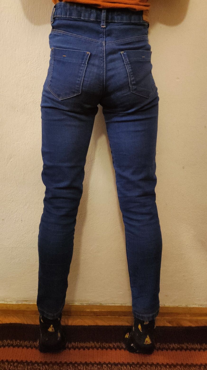 Granatowe rurki jeansy  XS Terranova