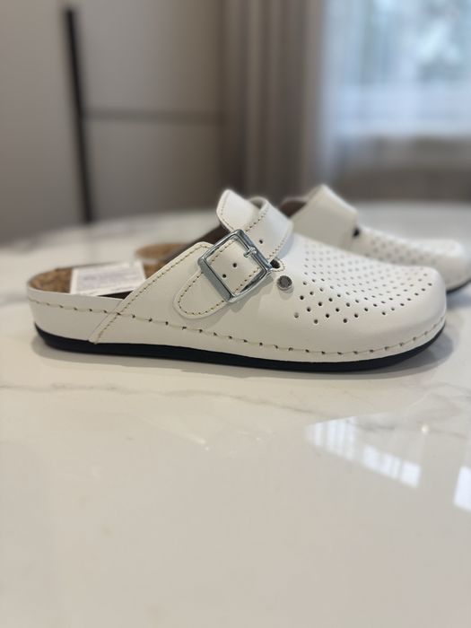 Шкіряні тапки Інблу.