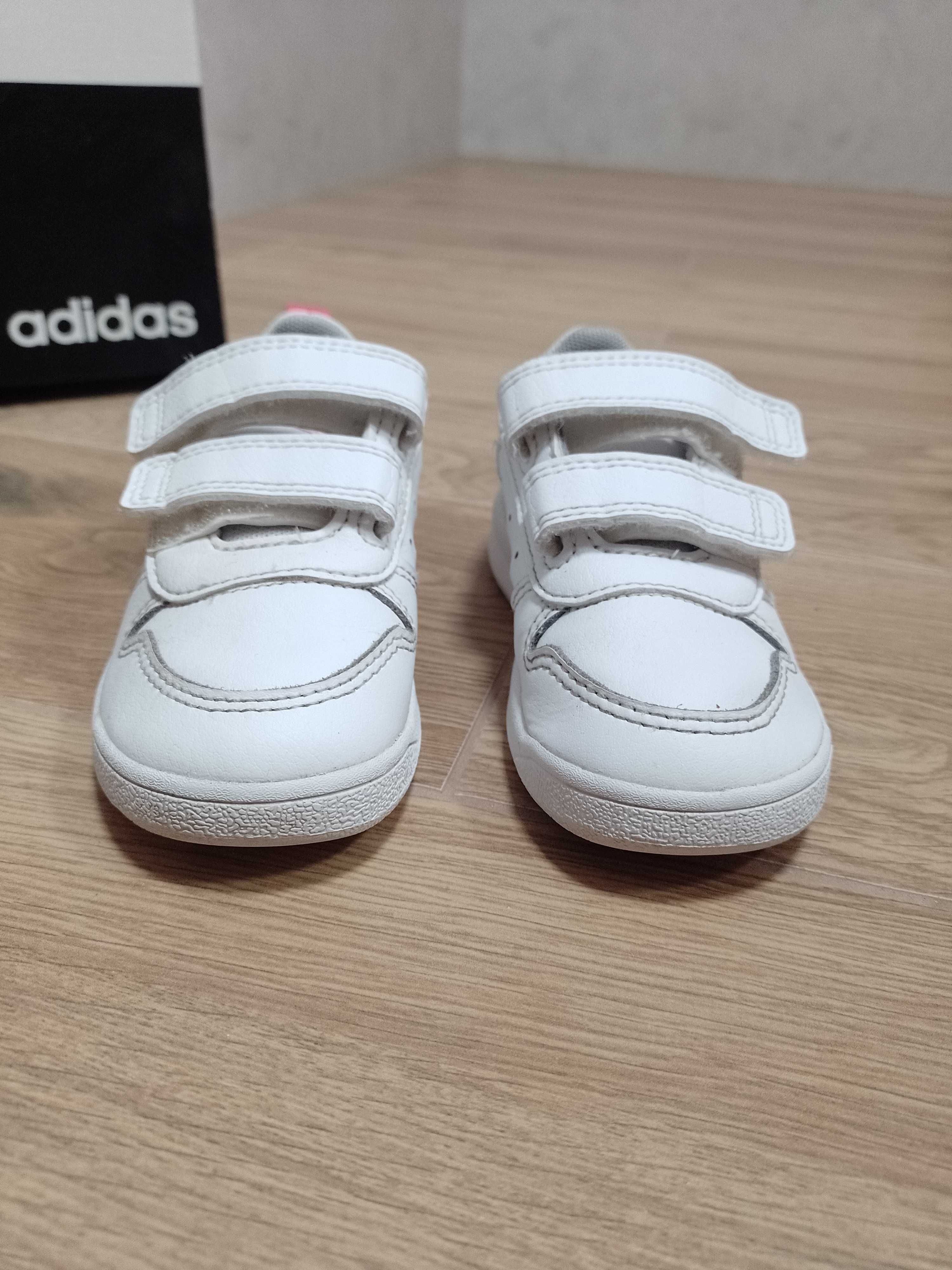 Buty adidas dziewczęce 23