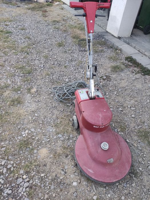 Maszyna do czyszczenia kostki brukowej, powierzchni twardych.