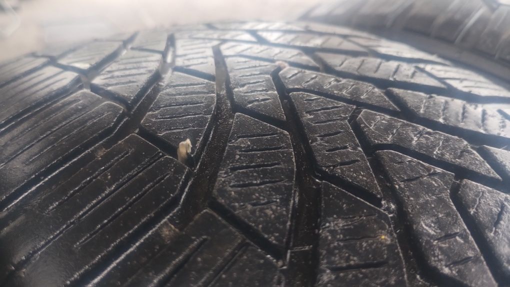 235.65.17  Continental 4 sztuki bieżnik 4 mm