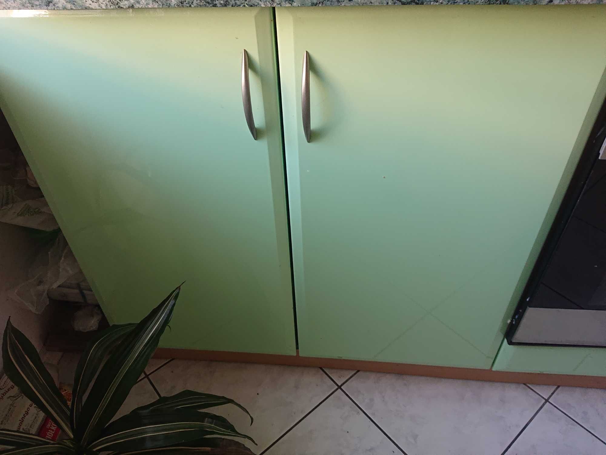 Miętowe fronty szafek kuchennych