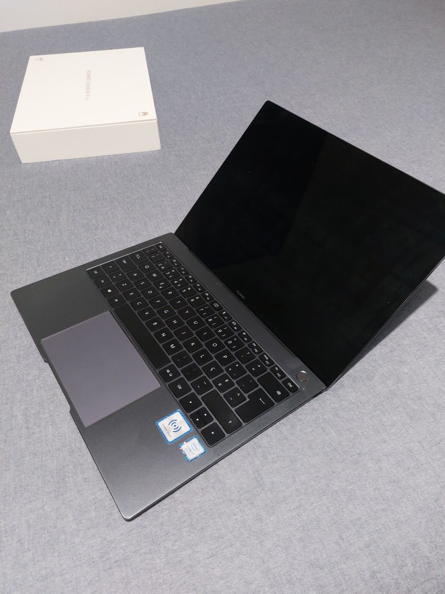 MateBook X Pro 2019 i7 8 + 512
i7
8gb RAM
512gb SSD