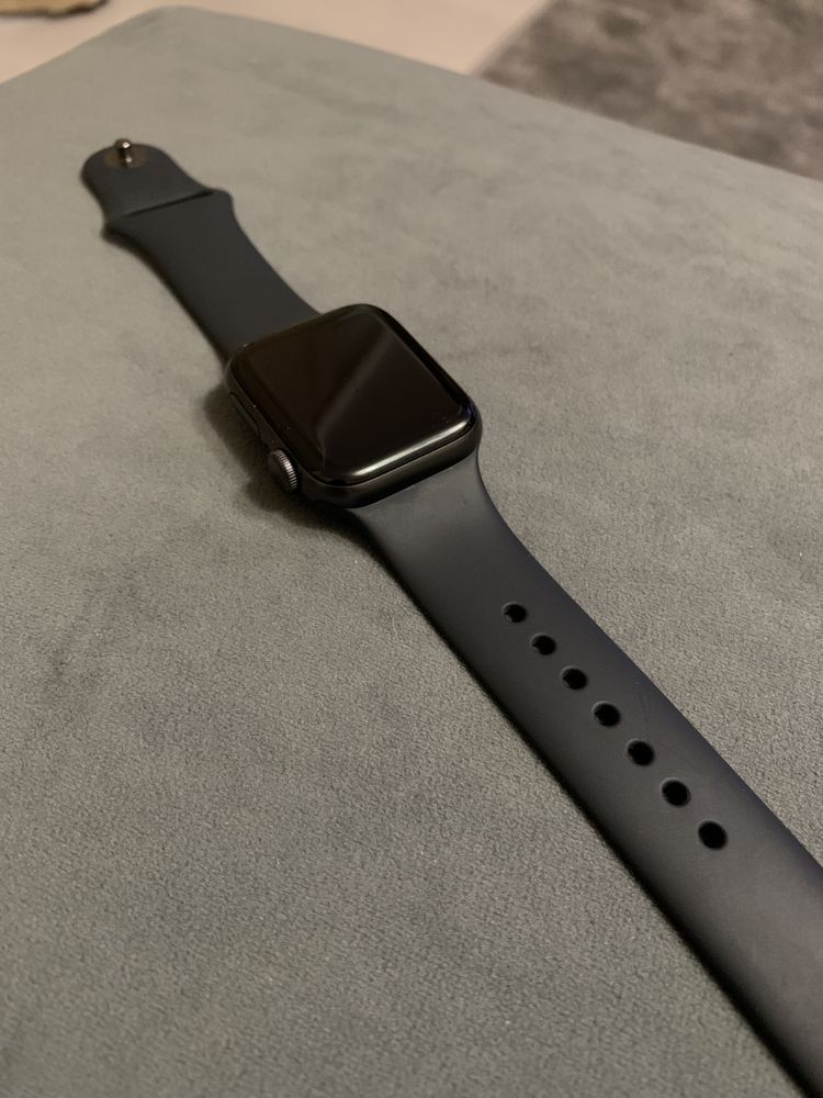 Apple Watch Series SE 40mm Space Gray