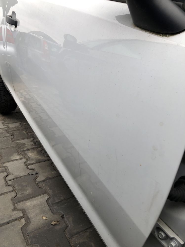 Opel Corsa D 3D Drzwi prawy przód przednie Z474