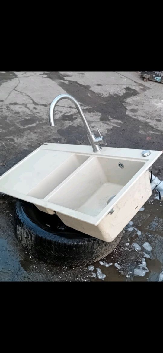 Zlew granitowy z bateria