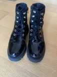 Botas verniz pelo totnozelo pretas