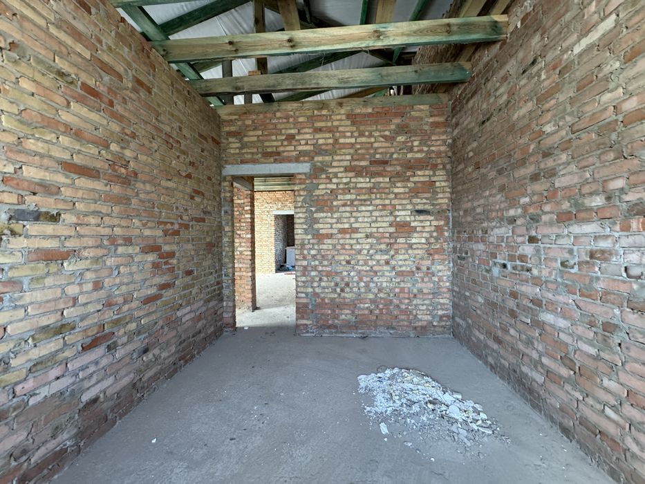 Продам котедж з комунікаціями на 3 кімнати+ділянка 2,5 сот