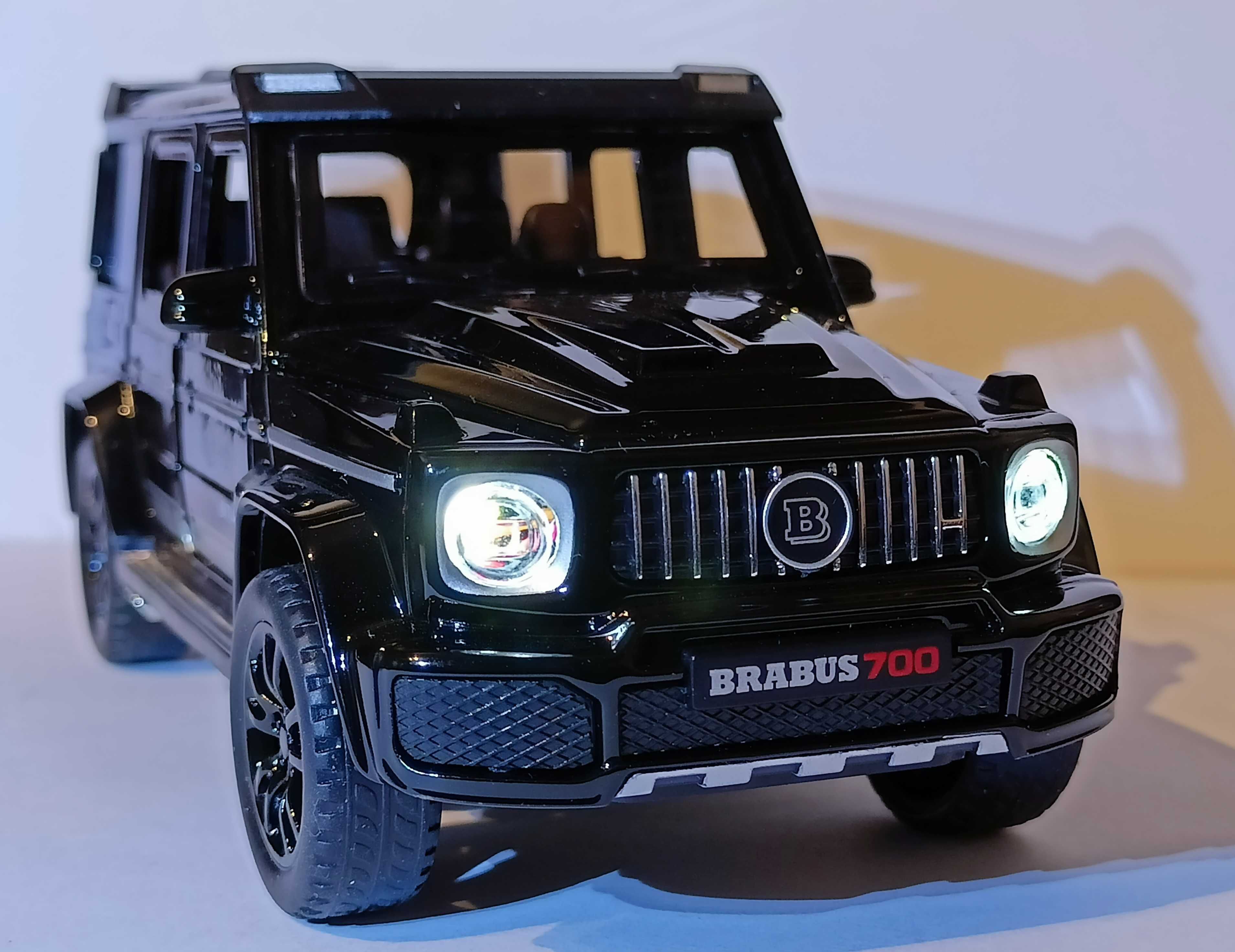 Autko Mercedes G G700 BRABUS zabawka 1:32 METAL