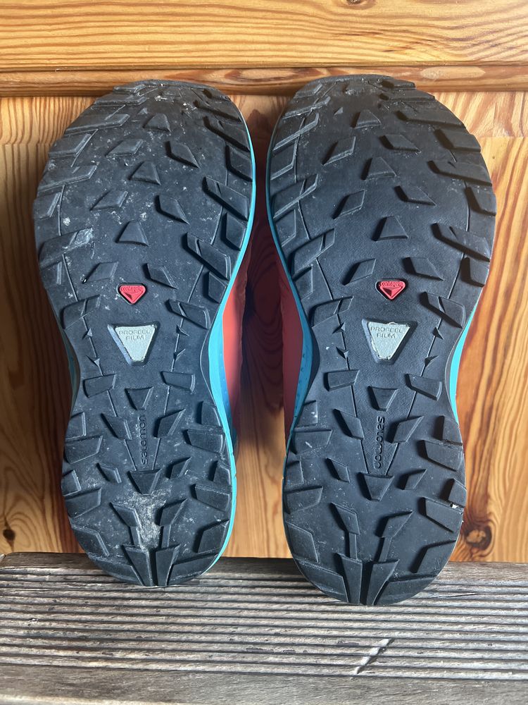 Sprzedam buty firmy Salomon rozmiar 38.2/3 wkladka 25.0 cm