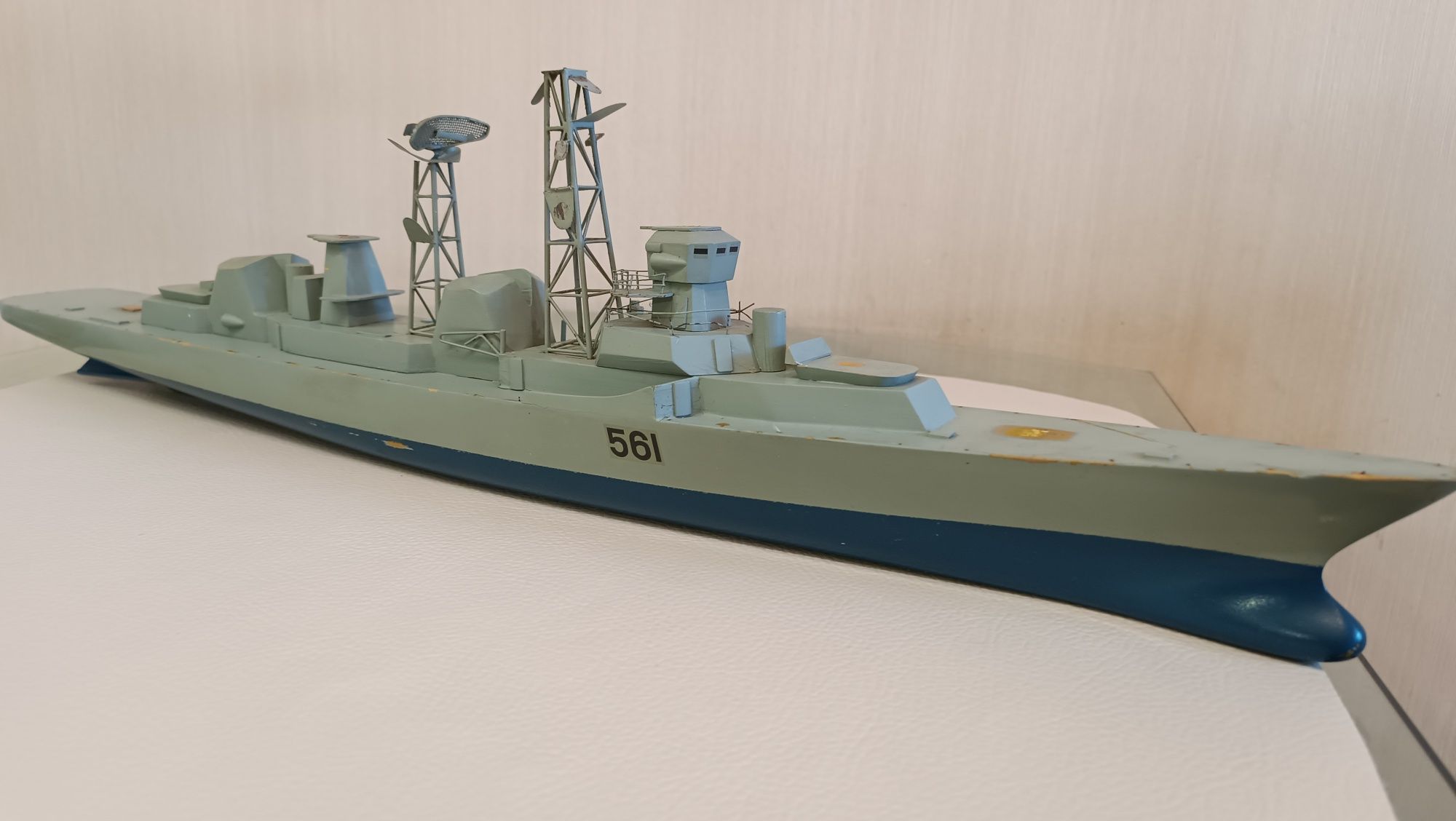 Модель военного корабля. Дерево.