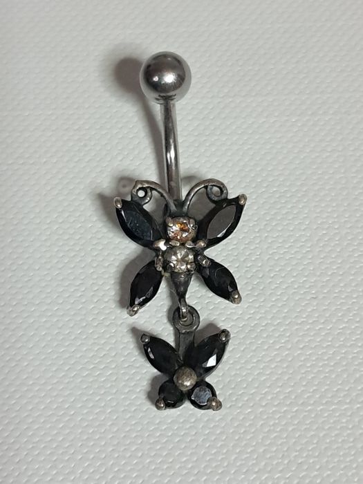 Пірсинг срібний в пупок