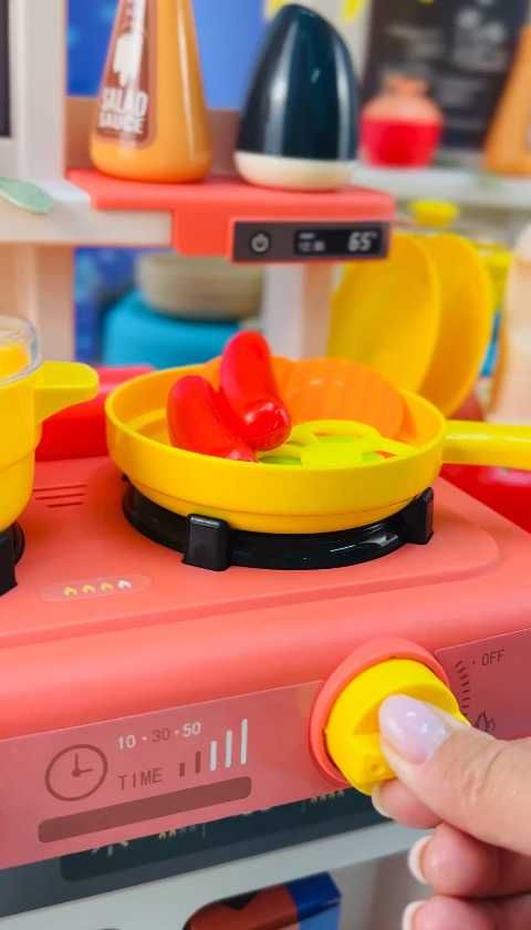 Продумана ігрова кухня лялькова рожева дівчинці грати в шеф-кухаря