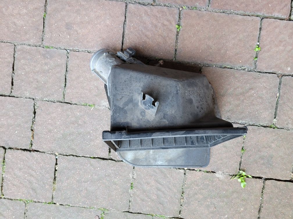 Obudowa filtra i przepływomierz powietrza Audi A4 B5 VW 1.8 ADR 125 K