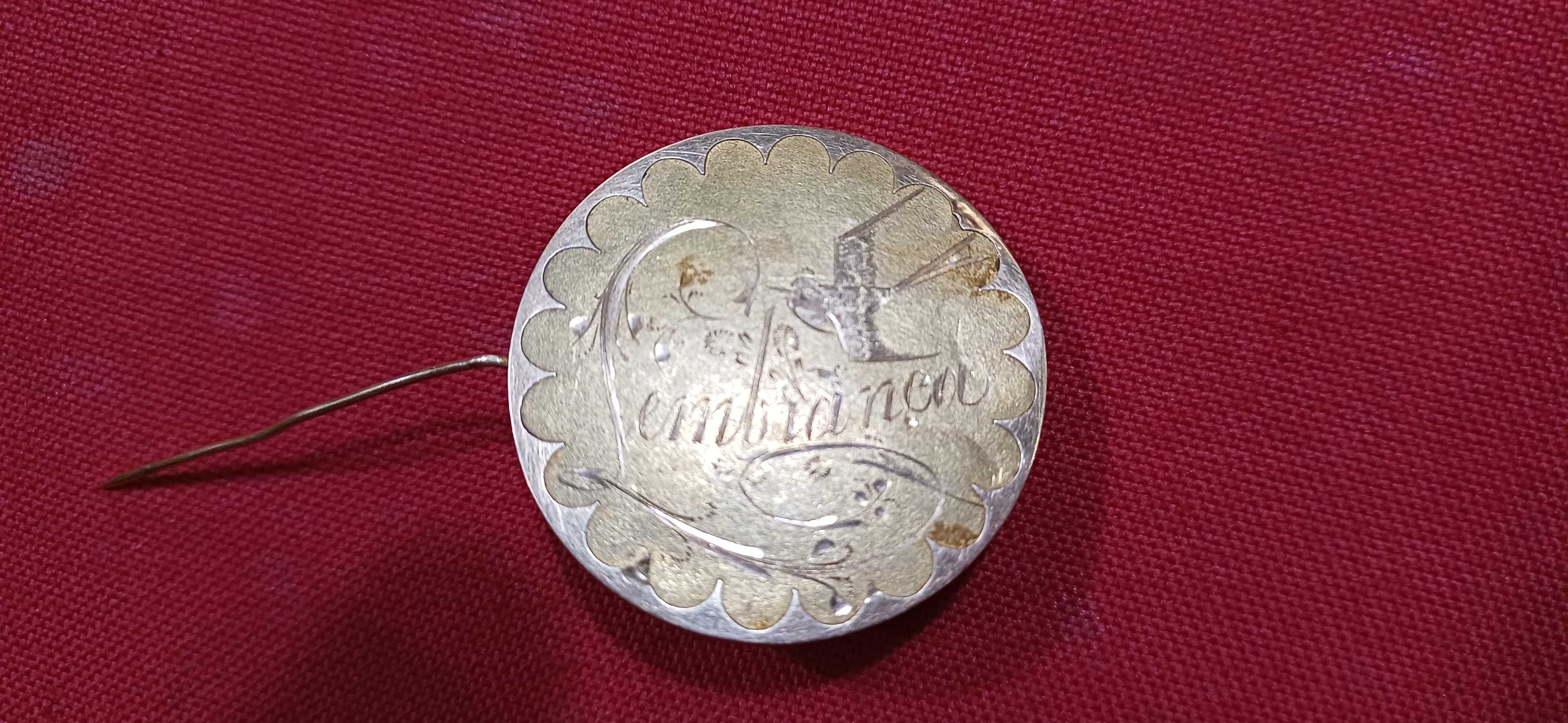 Alfinete em ouro