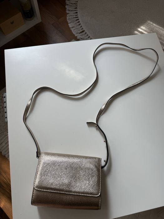 Złota torebka do ręki na pasku H&M kopertówka