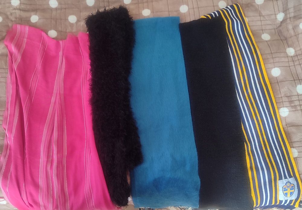 Розпродаж шарфів