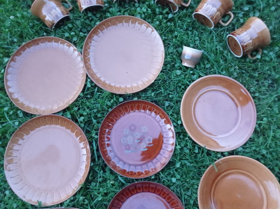 Tułowice-talerze+kubki dzwonki z okresu PRL 17szt