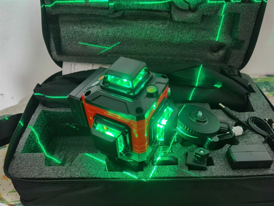 Nível laser 16 linhas com tripé - 2 baterias - Profissional