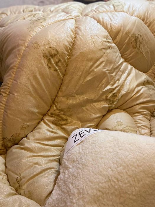 Дуже тепла ковдра з відкритим хутром. Zevs.