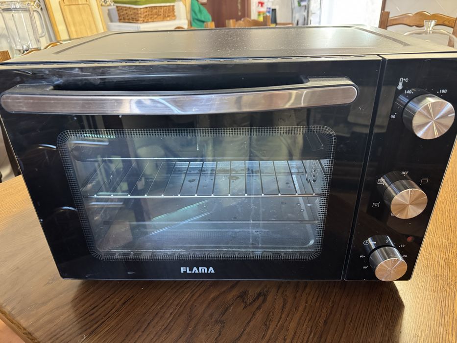 Forno pequeno da marca Flama